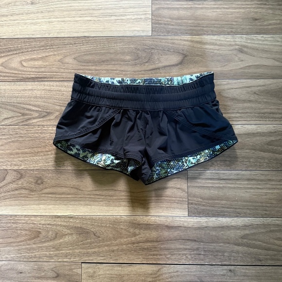 Lululemon Reversible Surf Shorts | Size 4 - Picture 7 of 9